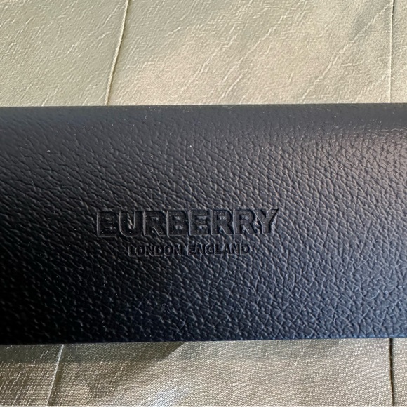 Authentic BURBERRY black hardshell eyeglasses case and branded lens cloth. - Picture 2 of 5